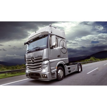 italeri Mercedes Actros Gigaspace 1/24 3905