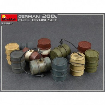 miniart german 200l fuel drums 1/35 35597