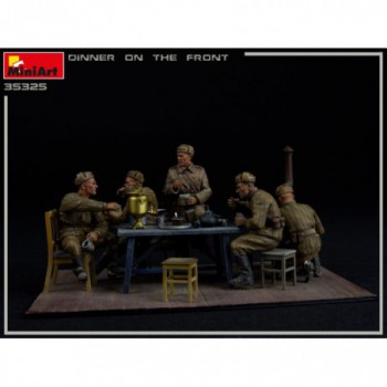 miniart dinner on the front 1/35 35325