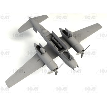 ICM A-26C-15 Invader with pilots and ground personnel 1/48