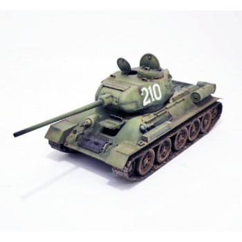 ACADEMY char Russe T-34-85 « N°183 de l’usine d’Ural » 1/35 13554