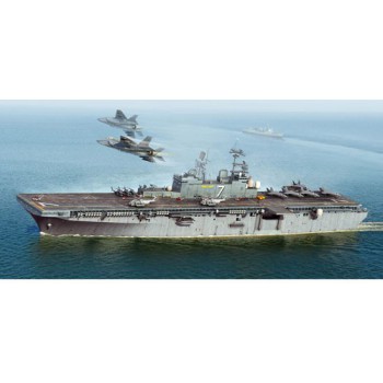 hobby boss USS Iwo Jima LHD-7 1/700 83408