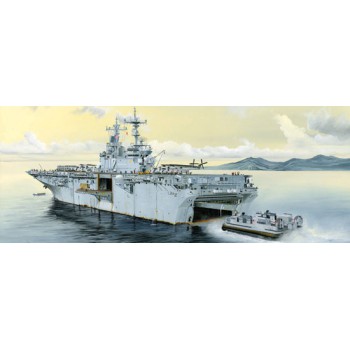 hobby boss USS Essex LHD-2 1/700 83403