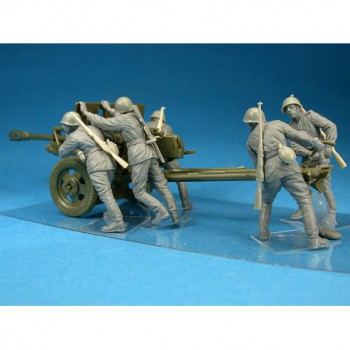 MINIART SOVIET ARTILLERY CREW ON MANEUVER 1/35